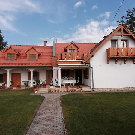 Tamas Batya Kunyhoja Apartment Balatonmariafurdo Bagian luar foto