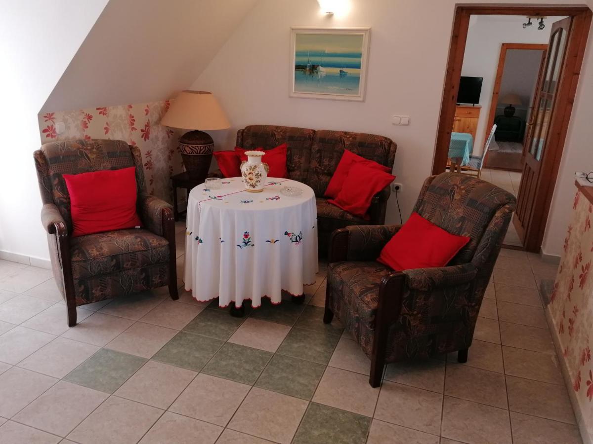 Tamas Batya Kunyhoja Apartment Balatonmariafurdo Bagian luar foto