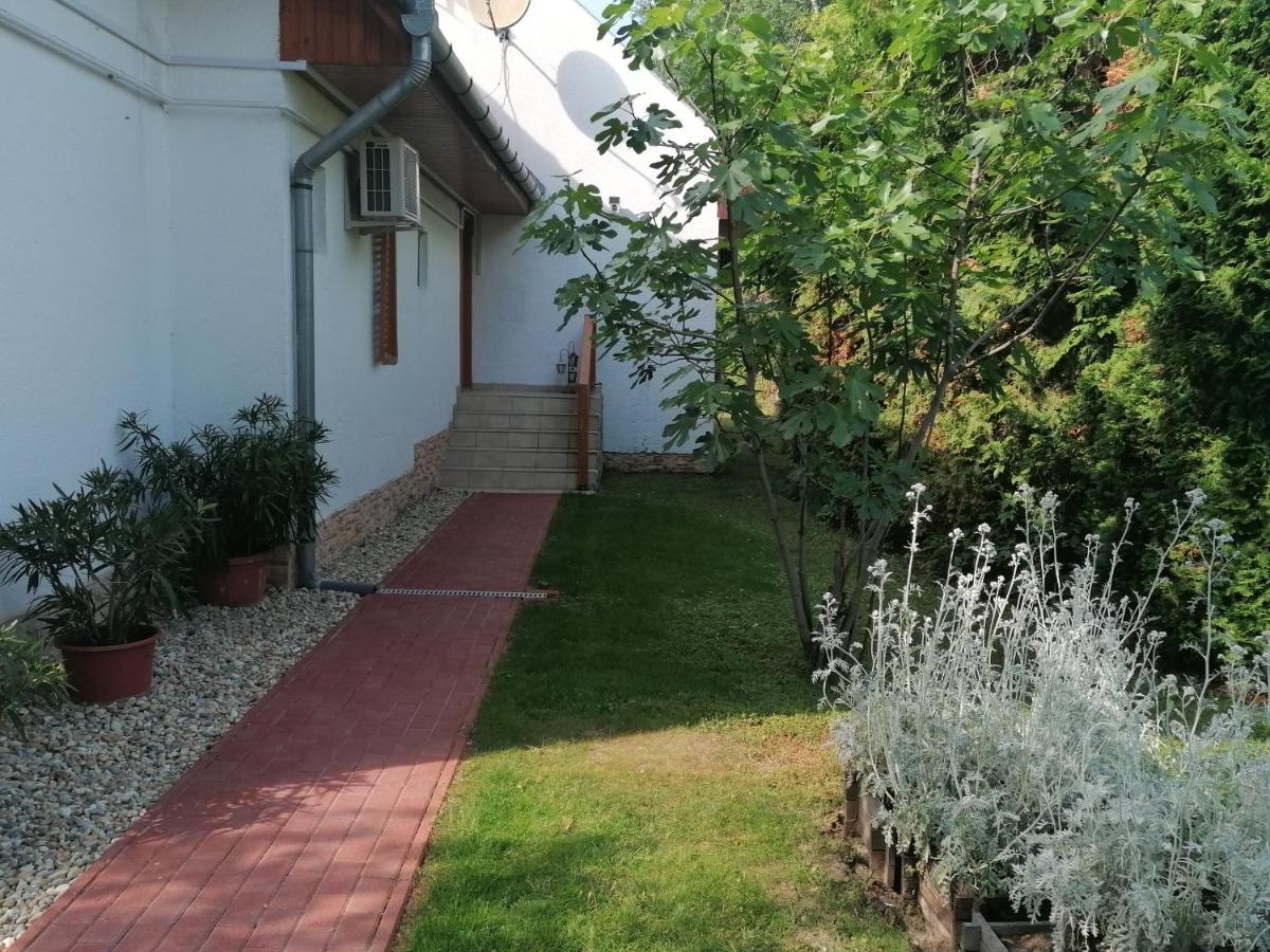 Tamas Batya Kunyhoja Apartment Balatonmariafurdo Bagian luar foto