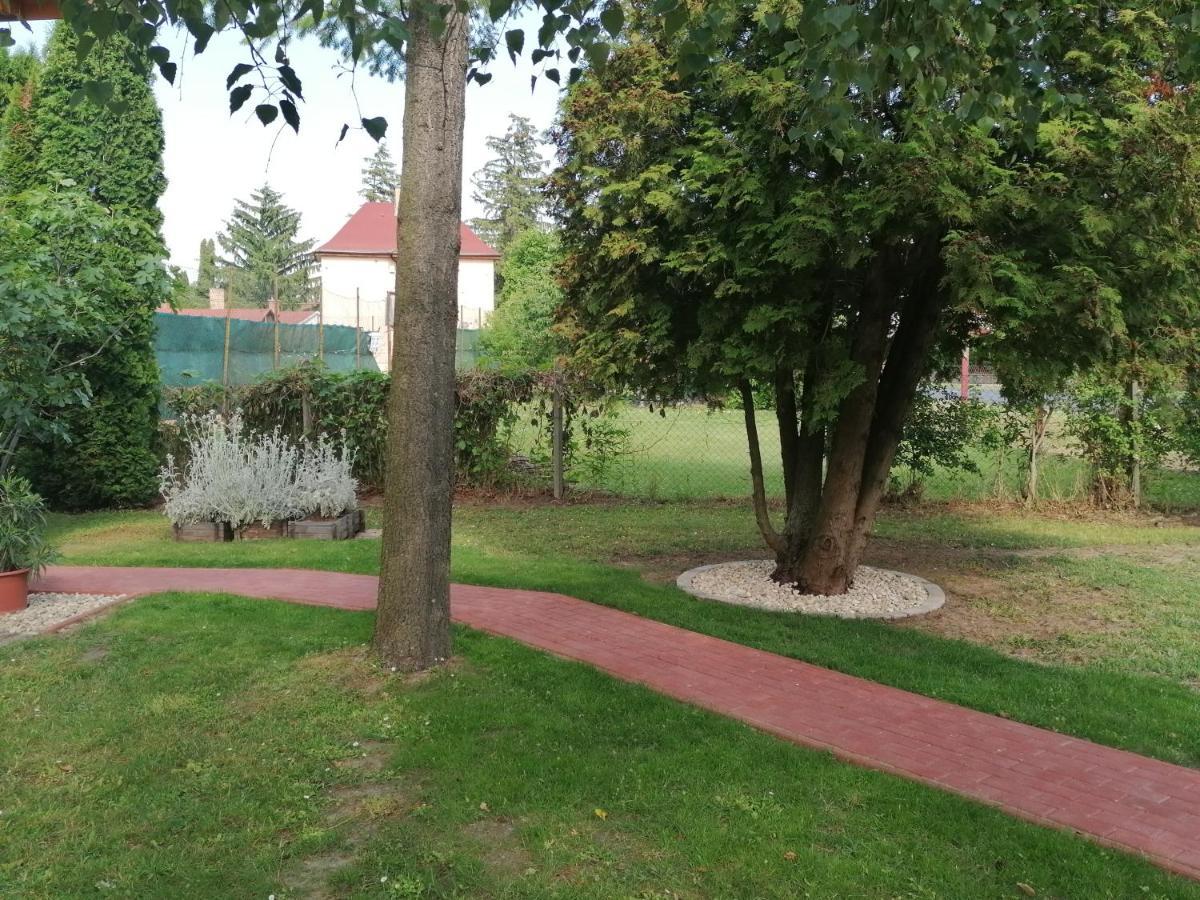 Tamas Batya Kunyhoja Apartment Balatonmariafurdo Bagian luar foto